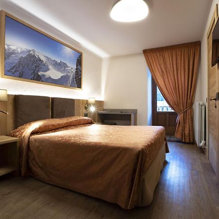 Hotel Des Glaciers กูร์มาเยอร์ ภายนอก รูปภาพ
