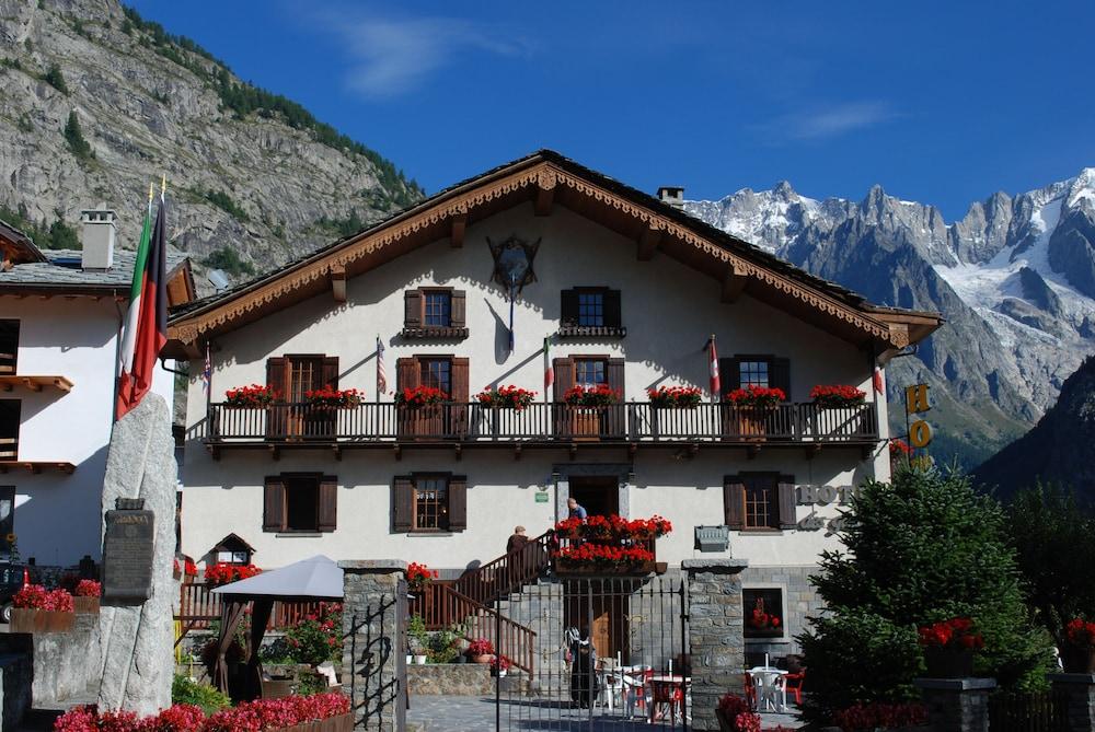 Hotel Des Glaciers กูร์มาเยอร์ ภายนอก รูปภาพ