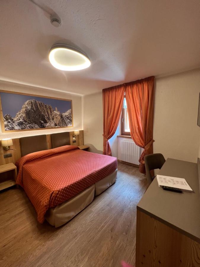 Hotel Des Glaciers กูร์มาเยอร์ ภายนอก รูปภาพ