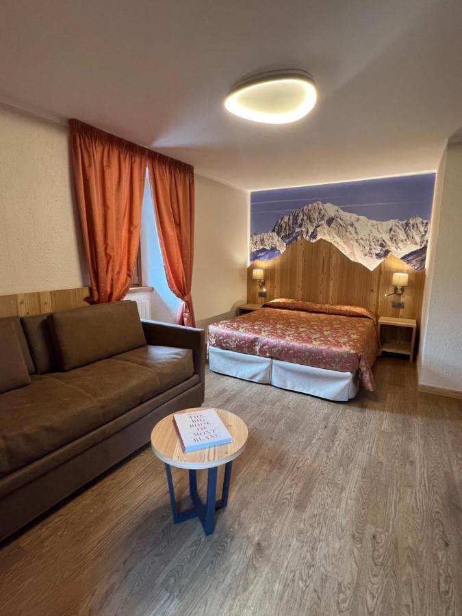 Hotel Des Glaciers กูร์มาเยอร์ ภายนอก รูปภาพ