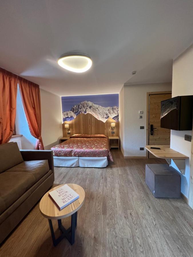 Hotel Des Glaciers กูร์มาเยอร์ ภายนอก รูปภาพ