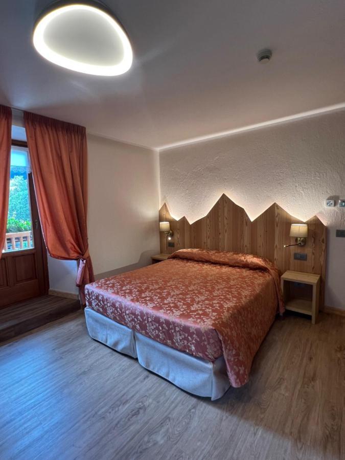 Hotel Des Glaciers กูร์มาเยอร์ ภายนอก รูปภาพ
