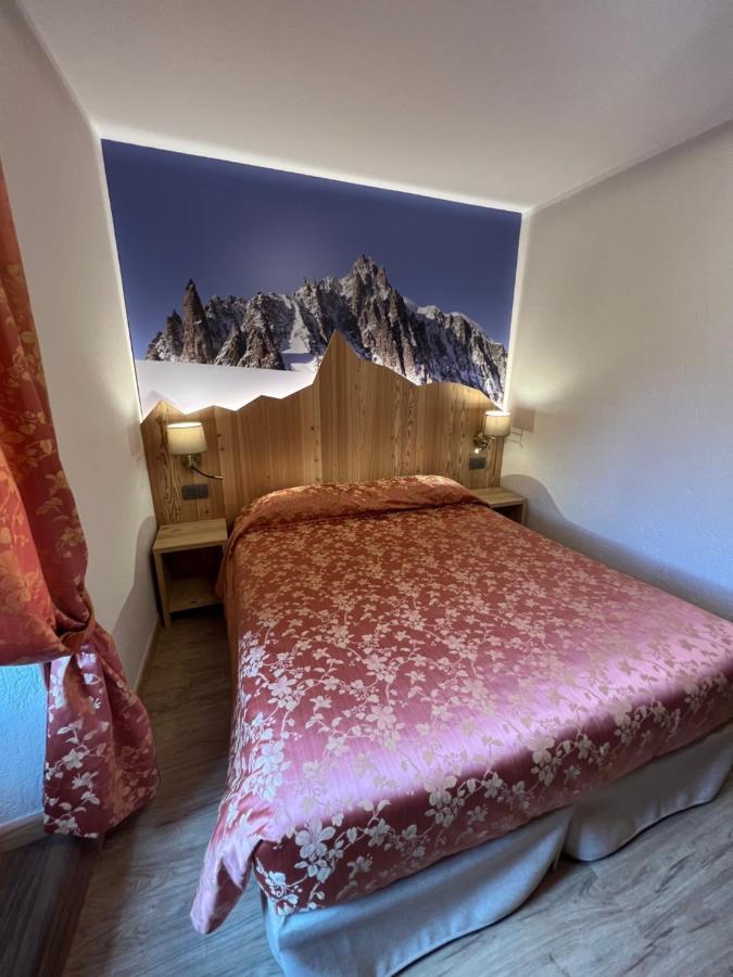 Hotel Des Glaciers กูร์มาเยอร์ ภายนอก รูปภาพ