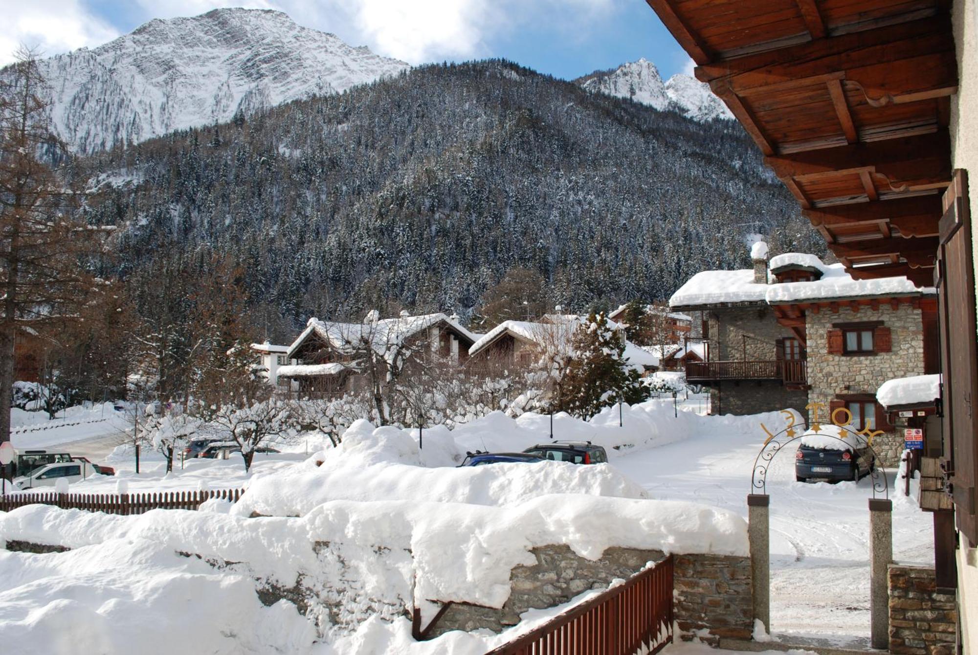 Hotel Des Glaciers กูร์มาเยอร์ ภายนอก รูปภาพ