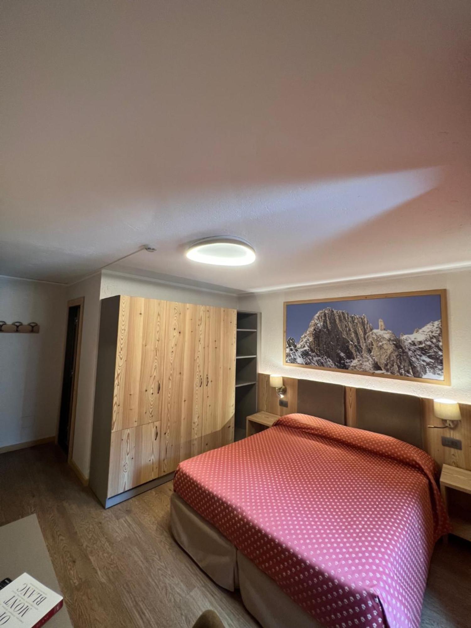 Hotel Des Glaciers กูร์มาเยอร์ ภายนอก รูปภาพ