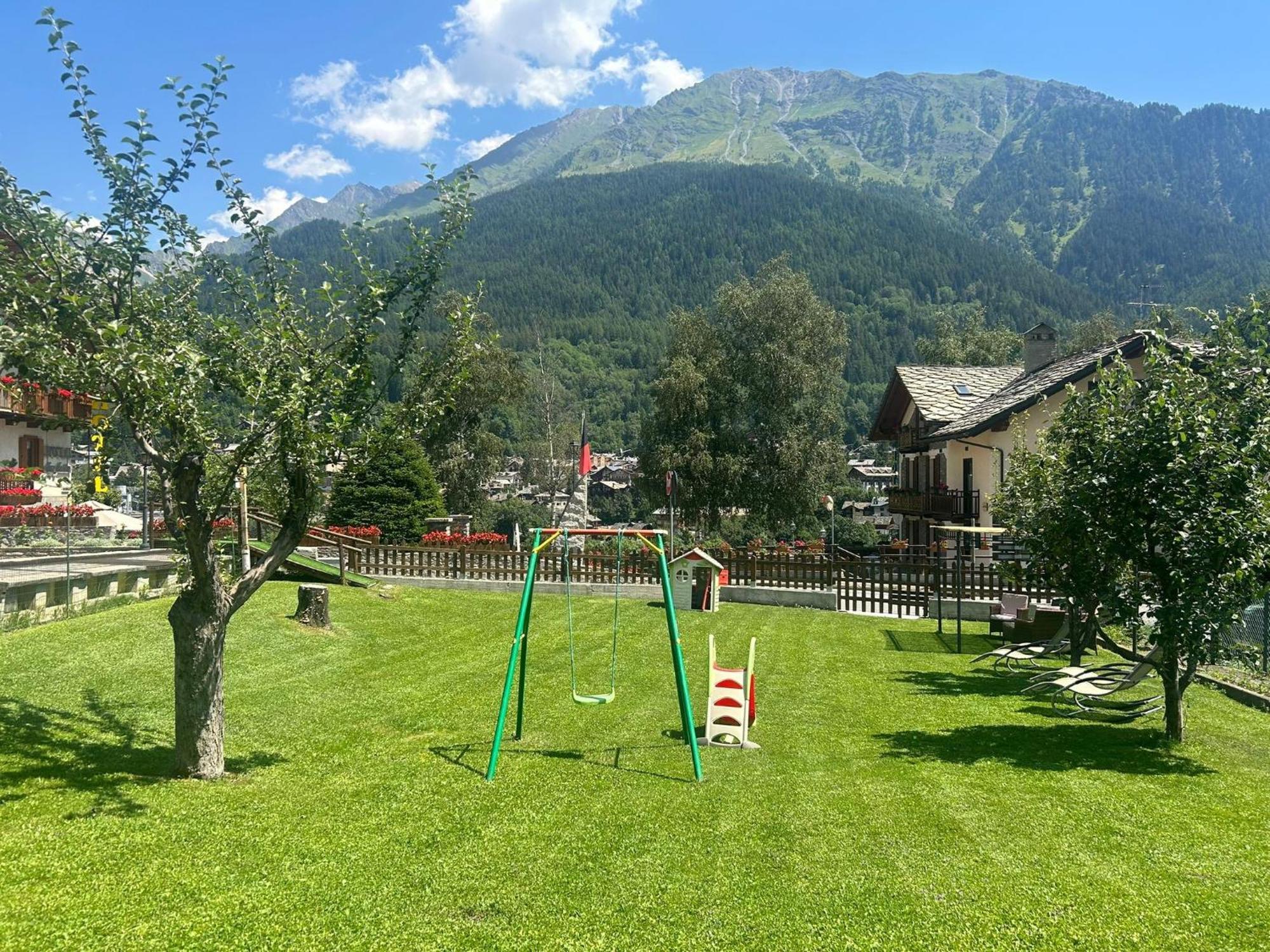 Hotel Des Glaciers กูร์มาเยอร์ ภายนอก รูปภาพ