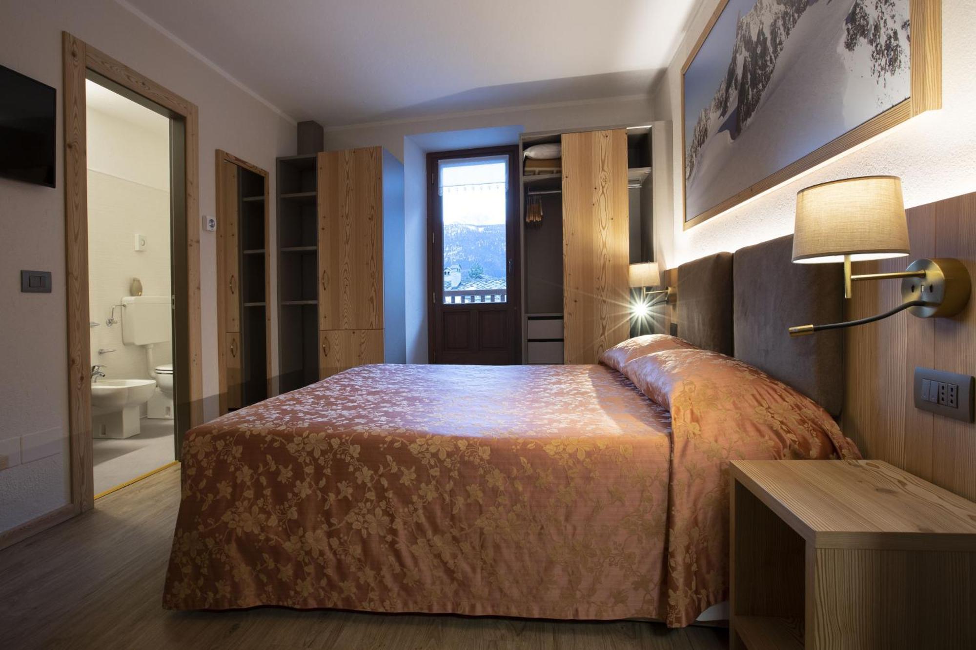 Hotel Des Glaciers กูร์มาเยอร์ ภายนอก รูปภาพ