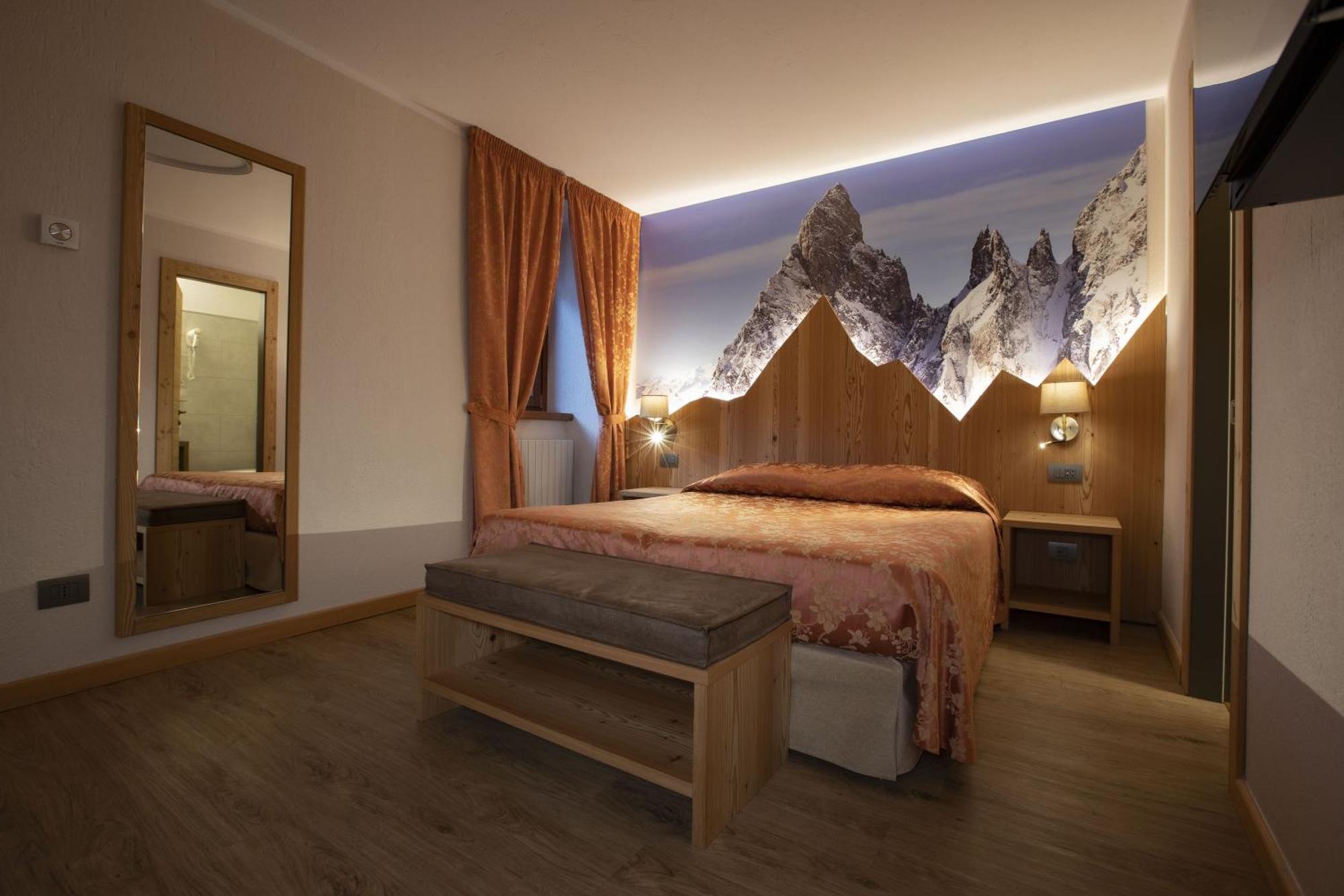 Hotel Des Glaciers กูร์มาเยอร์ ภายนอก รูปภาพ