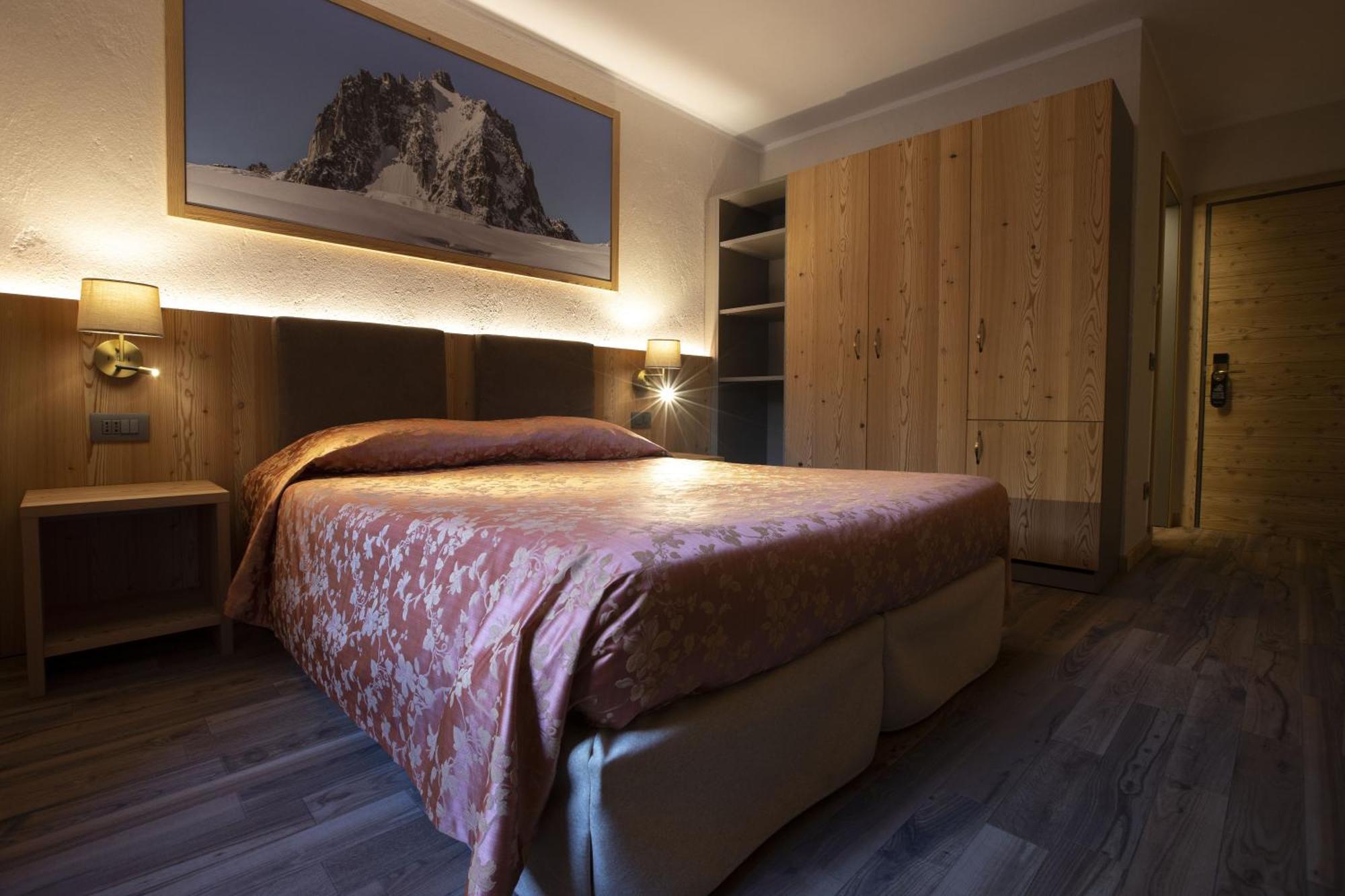 Hotel Des Glaciers กูร์มาเยอร์ ภายนอก รูปภาพ