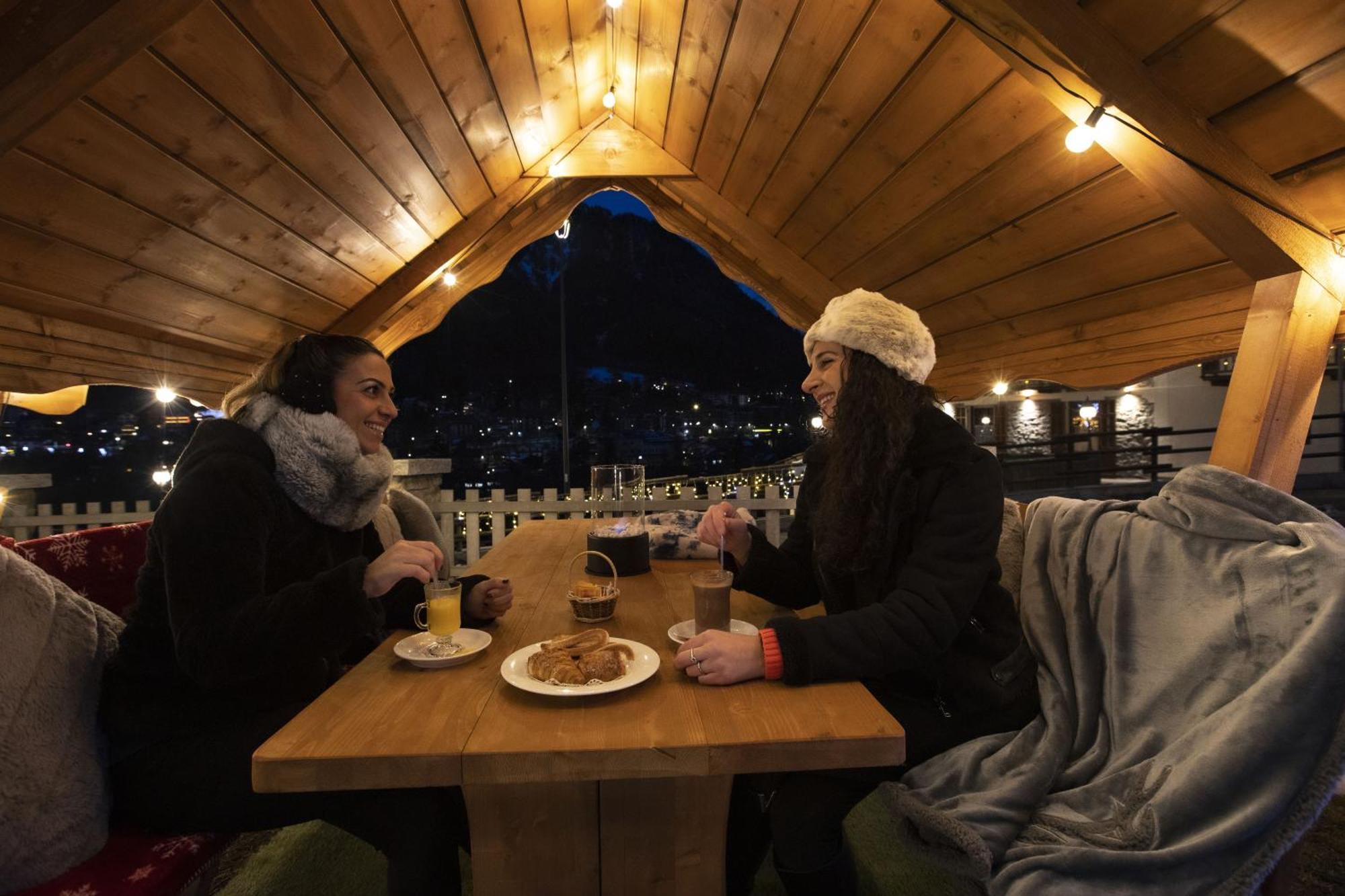 Hotel Des Glaciers กูร์มาเยอร์ ภายนอก รูปภาพ