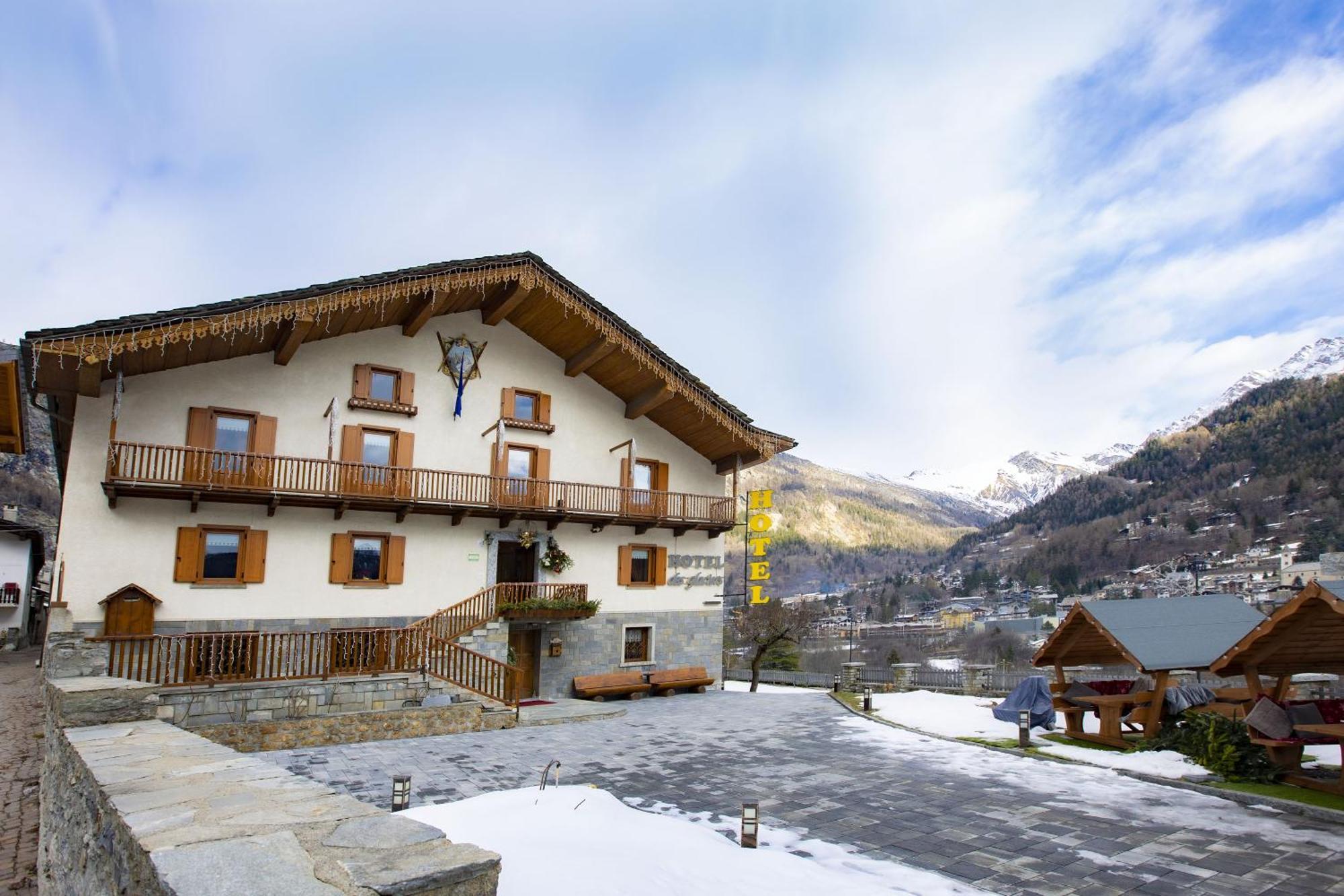 Hotel Des Glaciers กูร์มาเยอร์ ภายนอก รูปภาพ