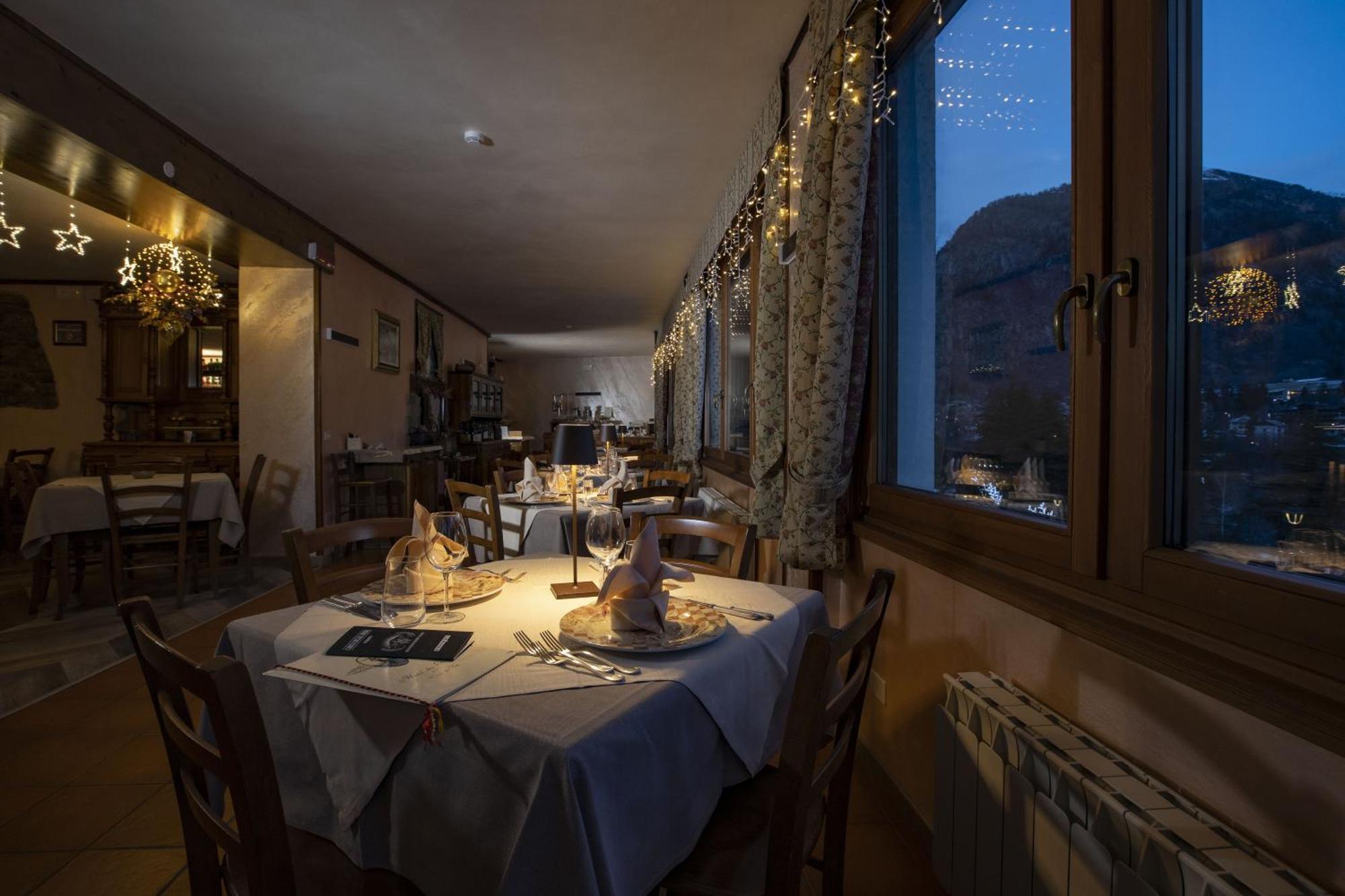 Hotel Des Glaciers กูร์มาเยอร์ ภายนอก รูปภาพ