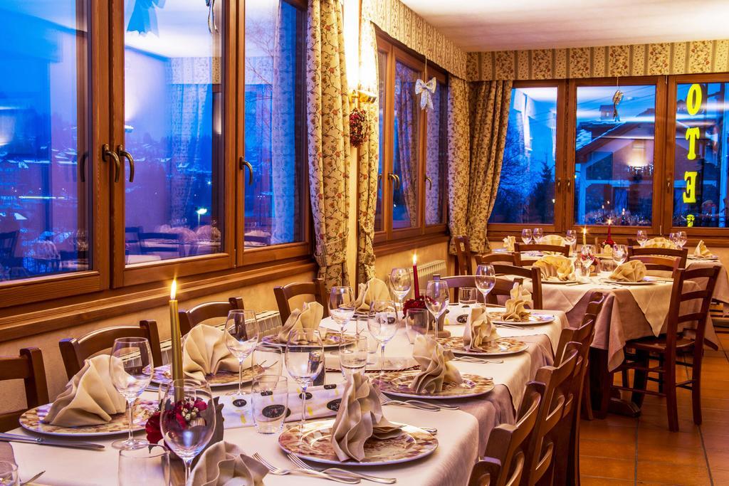 Hotel Des Glaciers กูร์มาเยอร์ ภายนอก รูปภาพ